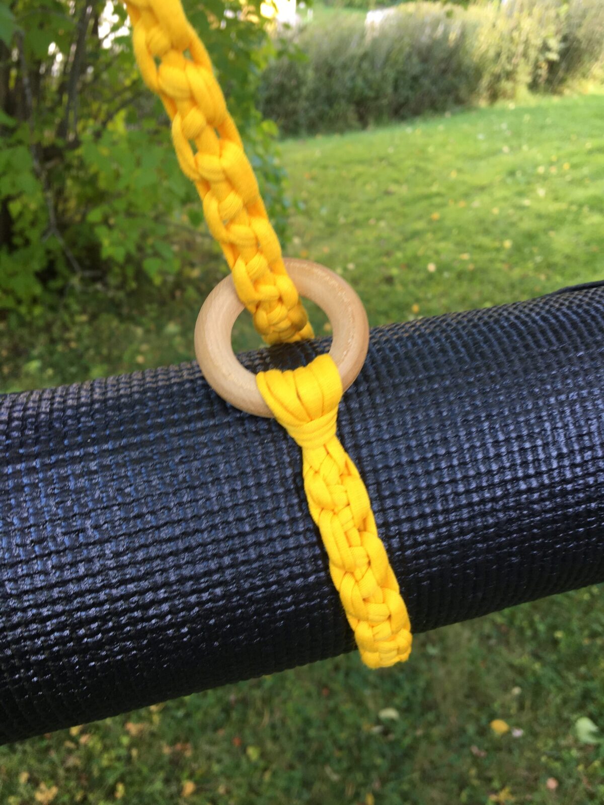 Gult band i makramé till yogamatta - Bild 2