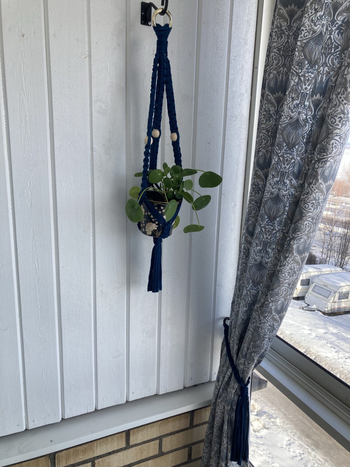 Djupblå ampel med träpärlor - 80 cm - Bild 3
